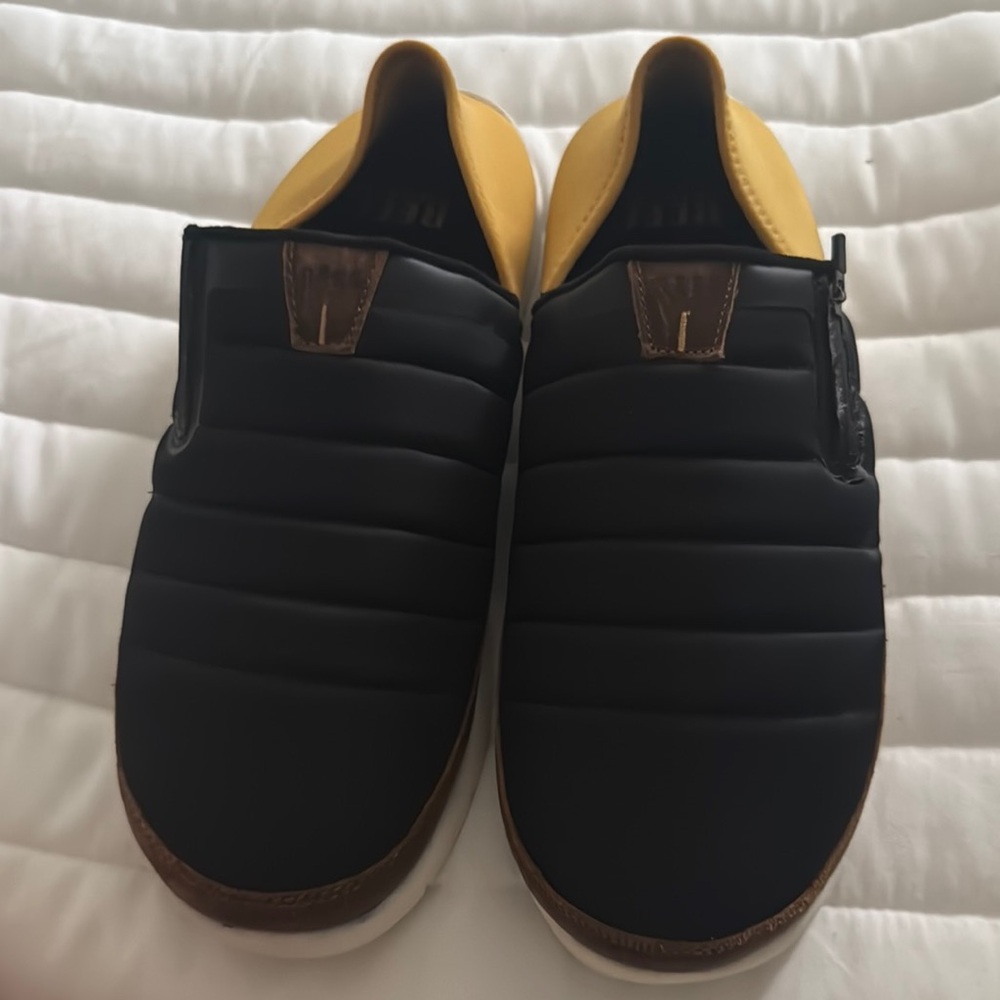 Reef Black and Yellow Slippers